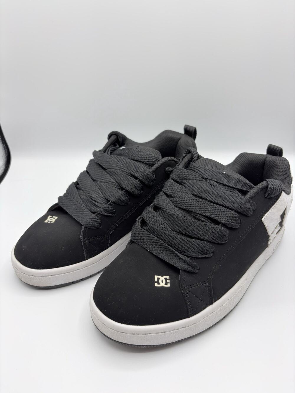 DC Shoes Court Graffik Mens Skate Sneakers in Black White Sz 6.0 Excellent
